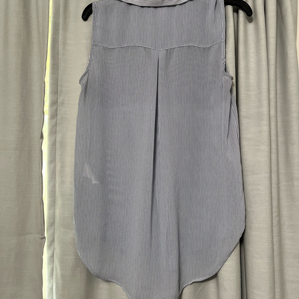 Collared Button-Down Blouse - Picture 2 of 5